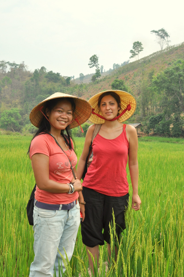 Tania et Banh dans les champs de riz